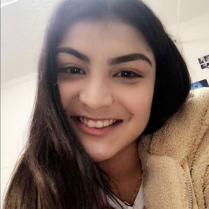 Meet your Posher, Caitlyn